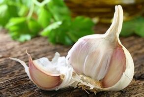 Garlic as a means to remove papillomas
